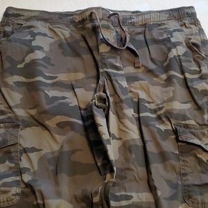 BNWOT ladies cargo pants